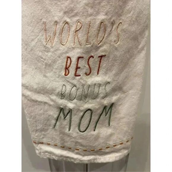 Crochet Top Kitchen Towel- World’s Best Bonus Mom - Picture 2 of 4